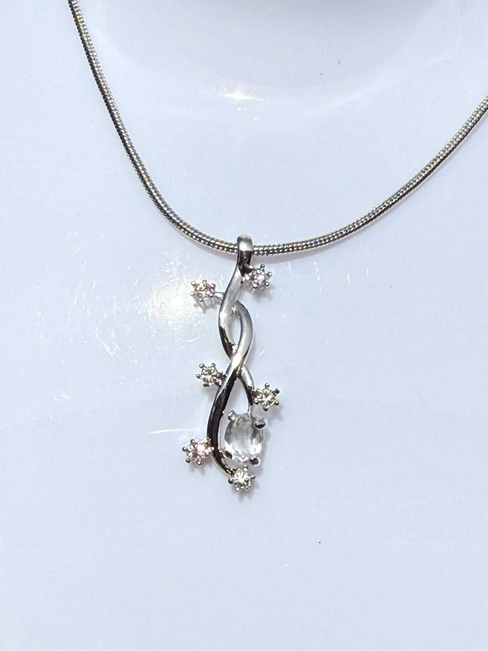 NWT Nina Ricci Rhodium Plated Sterling Silver Swarovski Crystal Necklace